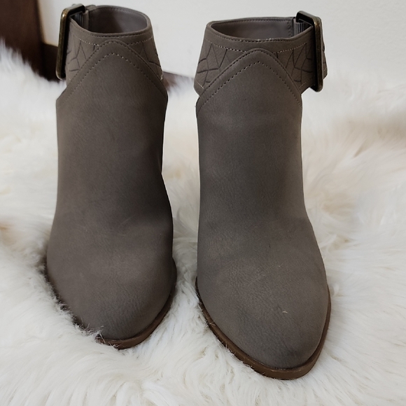 NEW American Eagle Outfitters Steel Gray Faux Suede Ankle Booties with Buckle - Picture 11 of 11